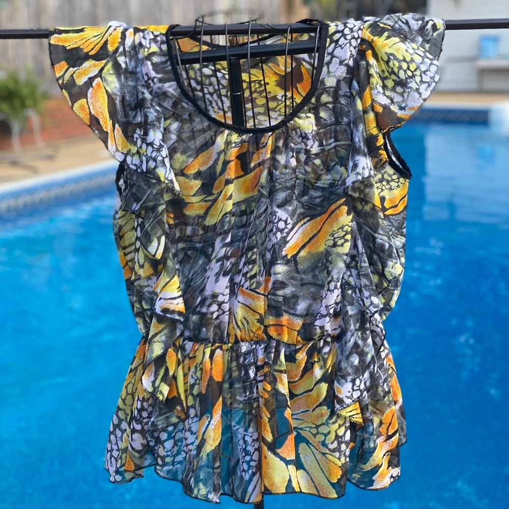 Women’s short sleeve sheer shirt. Size 22